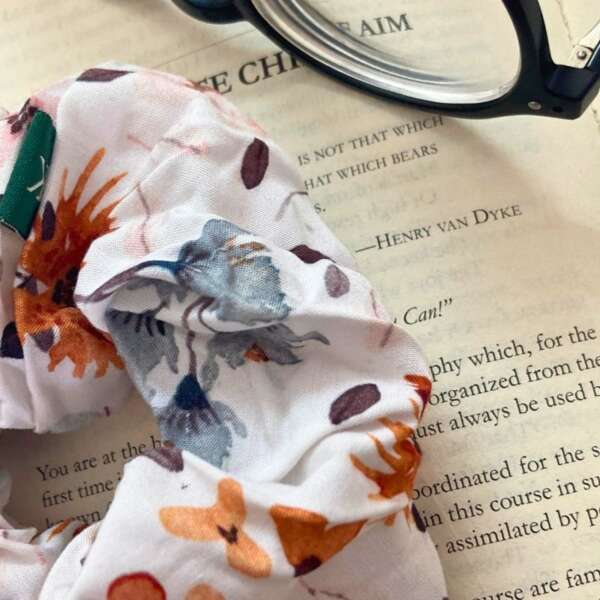 Tiny Floral Printed Scrunchies (Set of 2) - Image 3